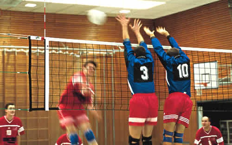 Huck Volleyballnetz nach DVV - Polypropylen 3 mm mit Kevlarseil und 6-Punkt-Aufhängung